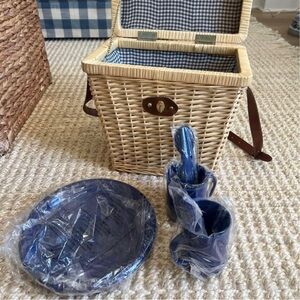 Picnic Basket with Plasticware